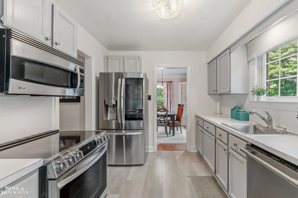 280 Kerby Road Grosse Pointe Farms City MI 48236
