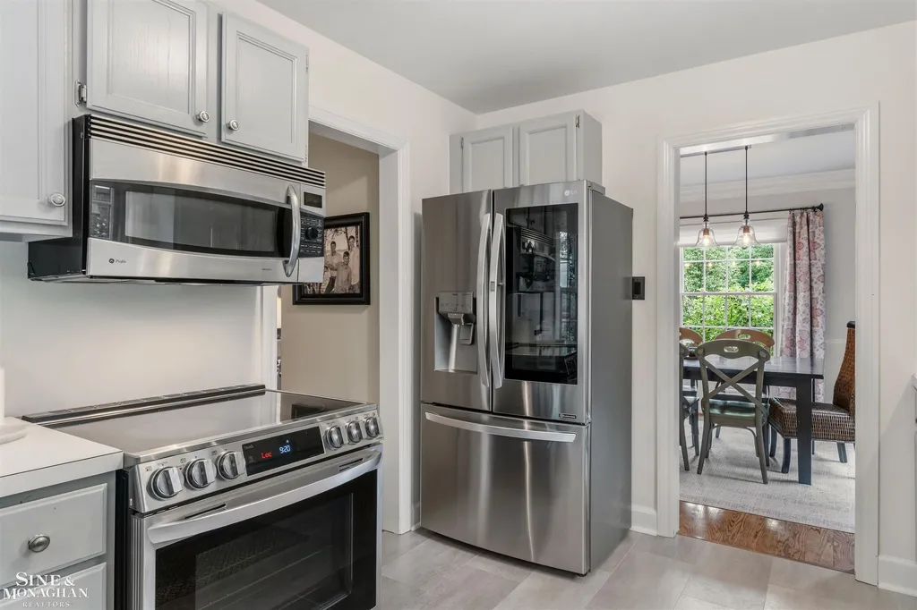 280 Kerby Road Grosse Pointe Farms City MI 48236