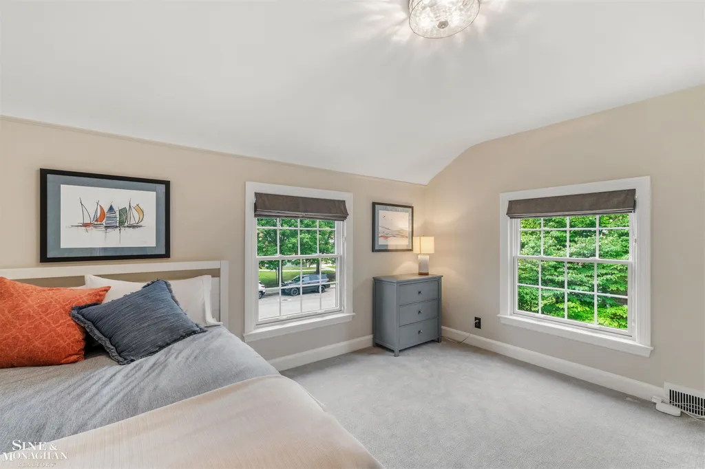 280 Kerby Road Grosse Pointe Farms City MI 48236
