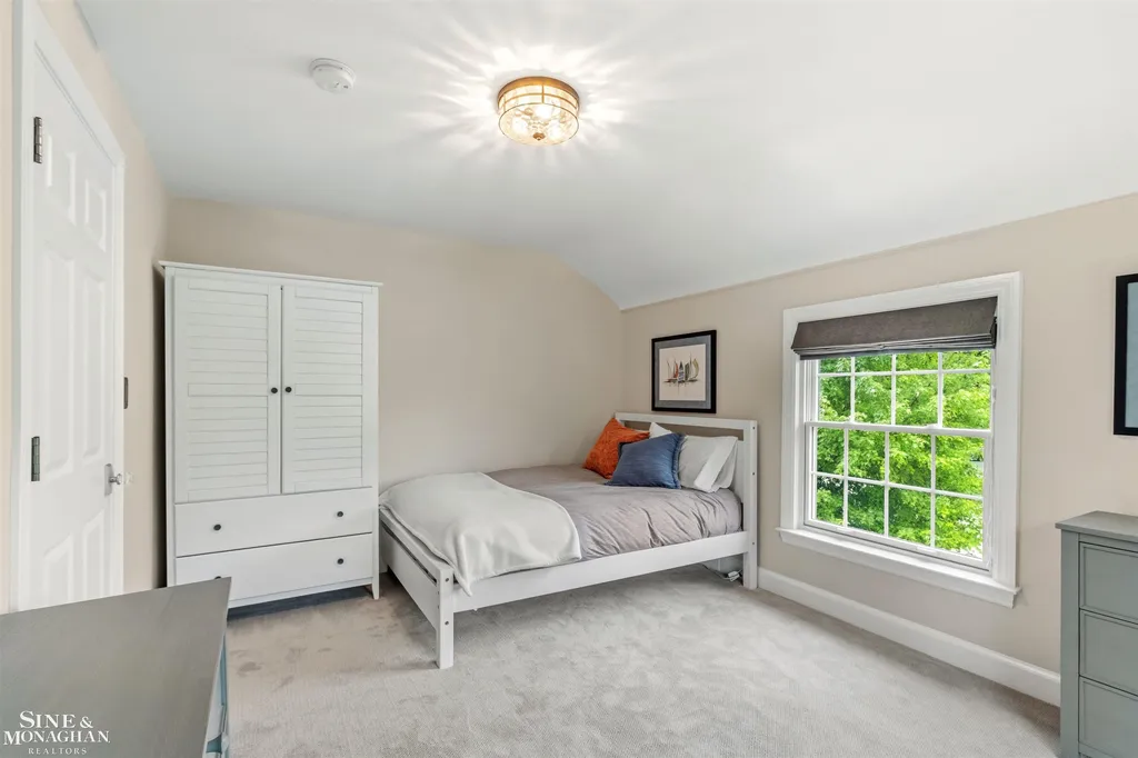 280 Kerby Road Grosse Pointe Farms City MI 48236