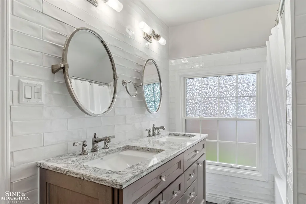 280 Kerby Road Grosse Pointe Farms City MI 48236