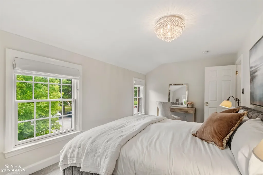 280 Kerby Road Grosse Pointe Farms City MI 48236