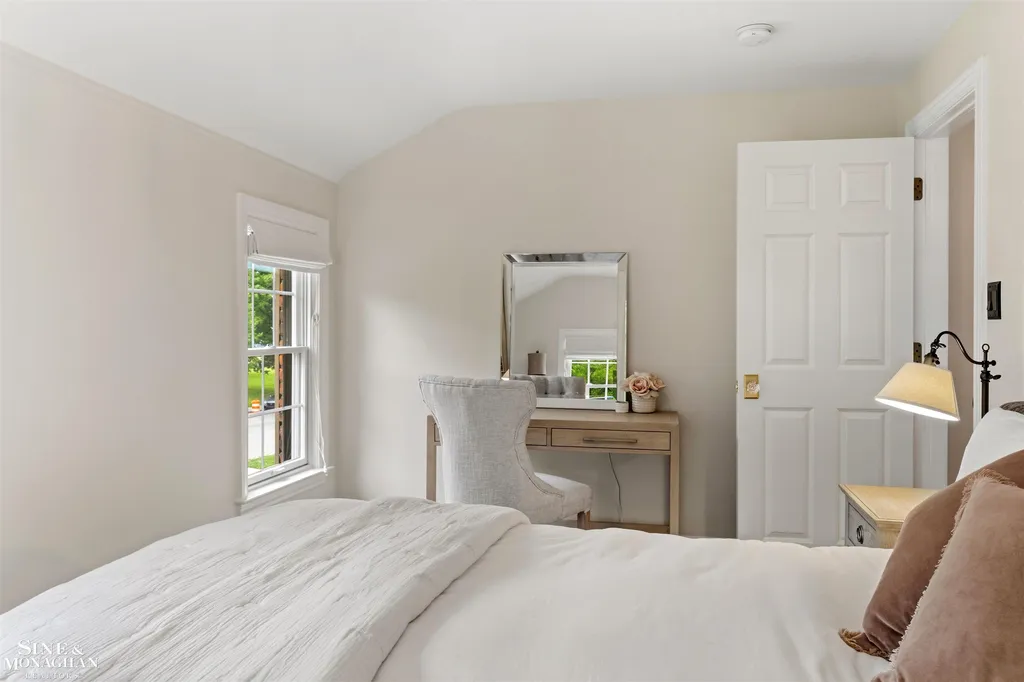 280 Kerby Road Grosse Pointe Farms City MI 48236