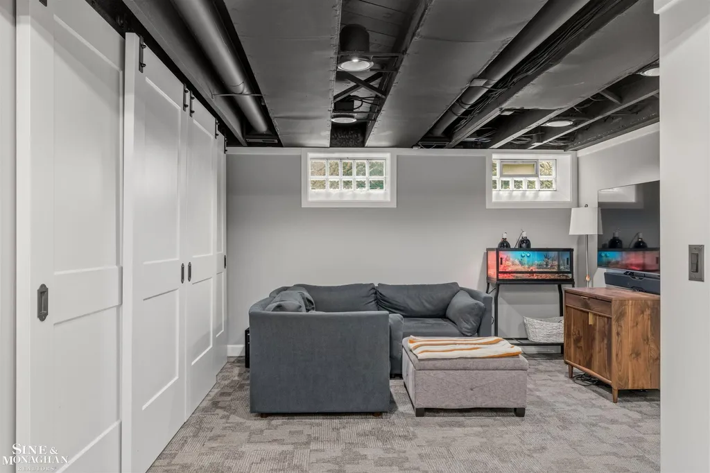 280 Kerby Road Grosse Pointe Farms City MI 48236