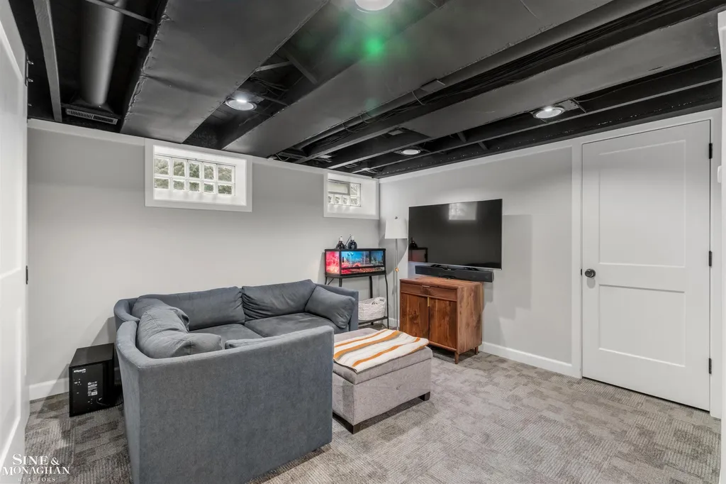 280 Kerby Road Grosse Pointe Farms City MI 48236