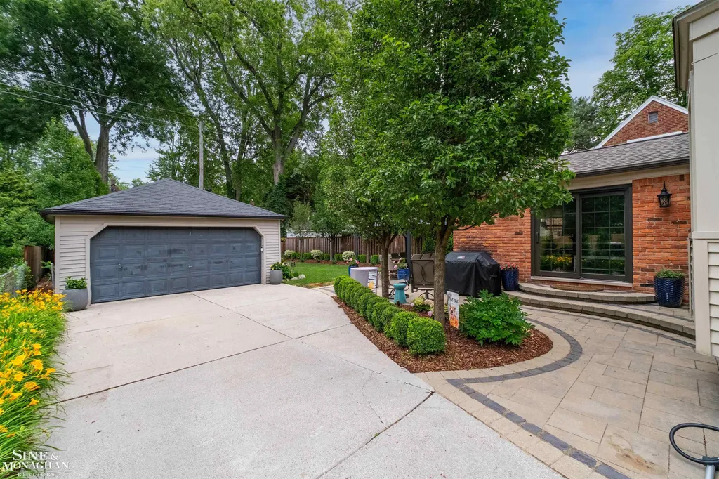 280 Kerby Road Grosse Pointe Farms City MI 48236