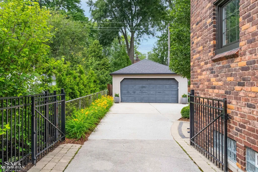 280 Kerby Road Grosse Pointe Farms City MI 48236
