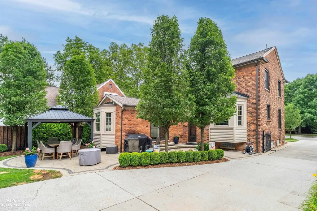 280 Kerby Road Grosse Pointe Farms City MI 48236