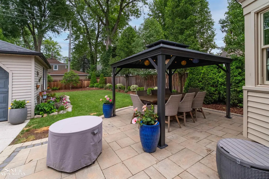 280 Kerby Road Grosse Pointe Farms City MI 48236