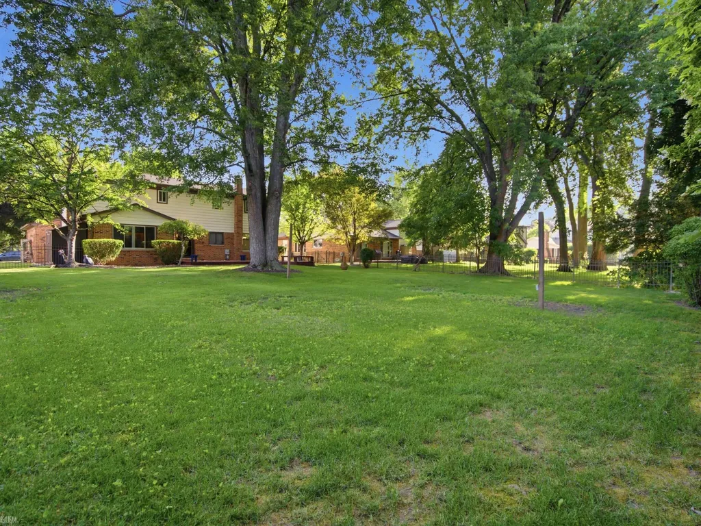 14560 Eastport Drive Sterling Heights City MI 48313