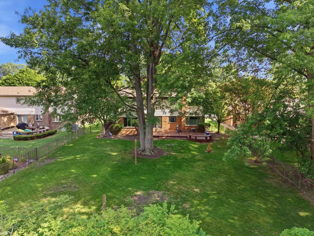 14560 Eastport Drive Sterling Heights City MI 48313