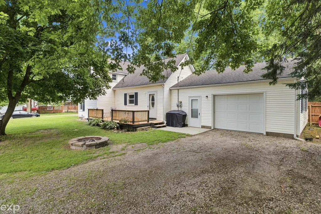 206 E Wood Street Yale City MI 48097