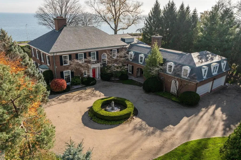 105 Lake Shore Road Grosse Pointe Farms City MI 48236