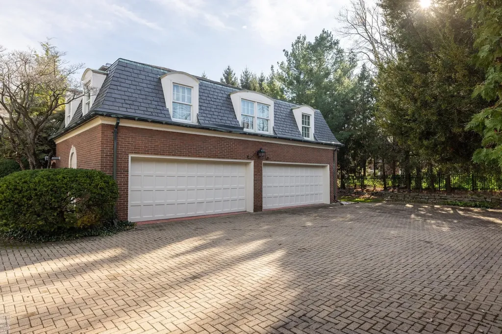 105 Lake Shore Road Grosse Pointe Farms City MI 48236