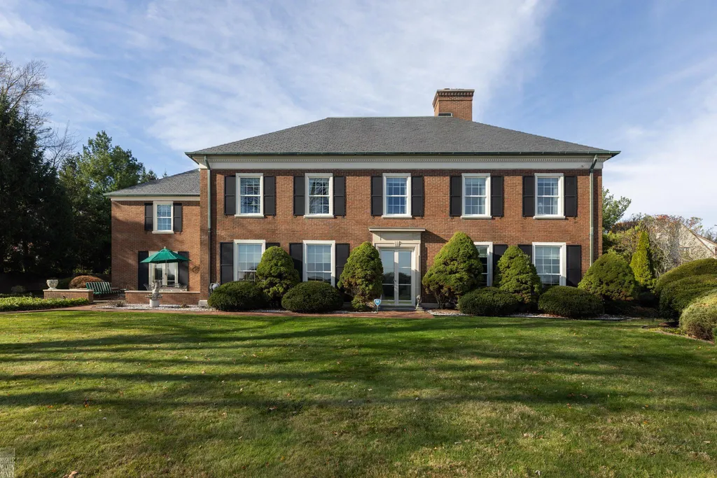 105 Lake Shore Road Grosse Pointe Farms City MI 48236