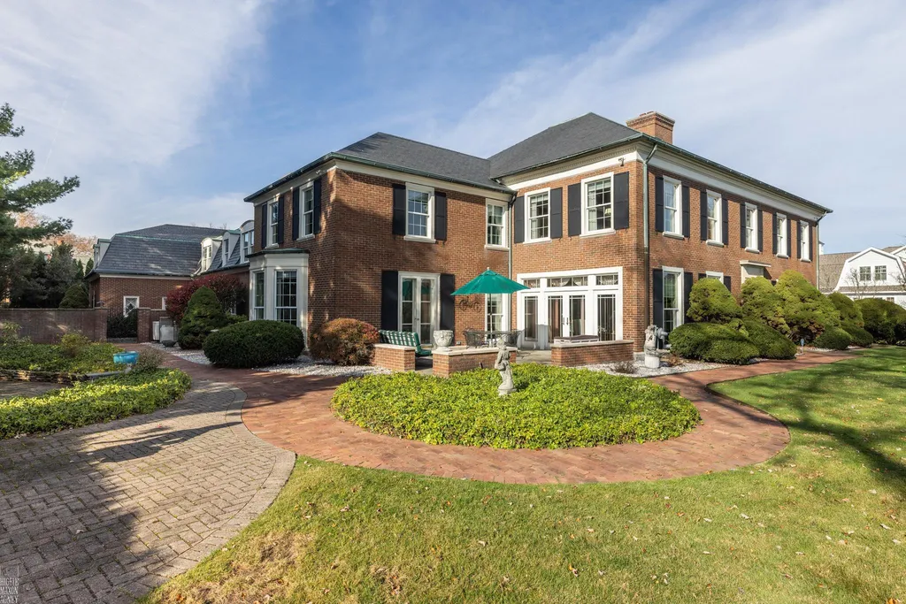 105 Lake Shore Road Grosse Pointe Farms City MI 48236