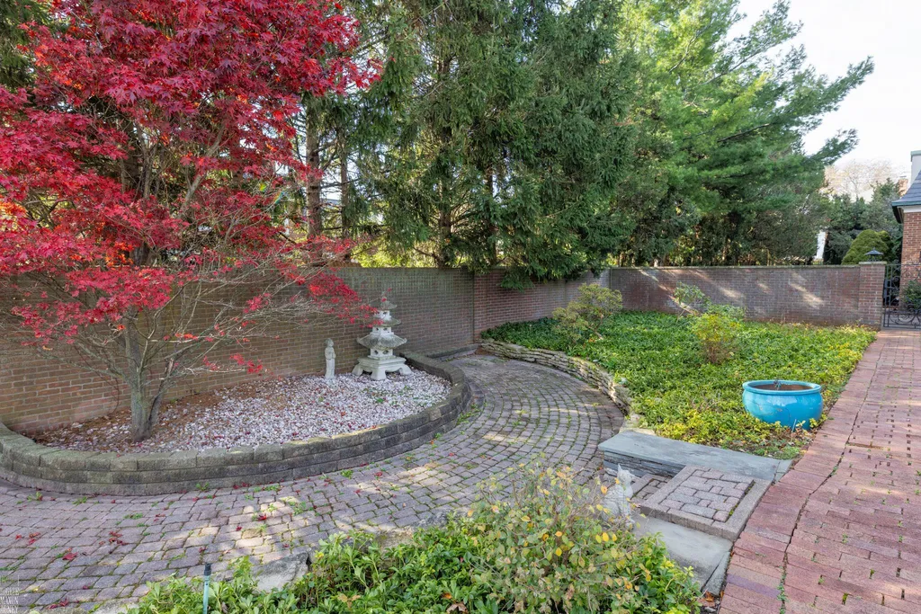 105 Lake Shore Road Grosse Pointe Farms City MI 48236