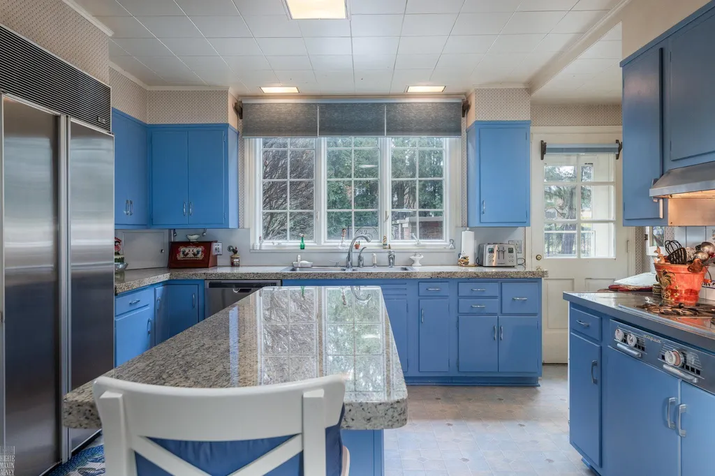 105 Lake Shore Road Grosse Pointe Farms City MI 48236