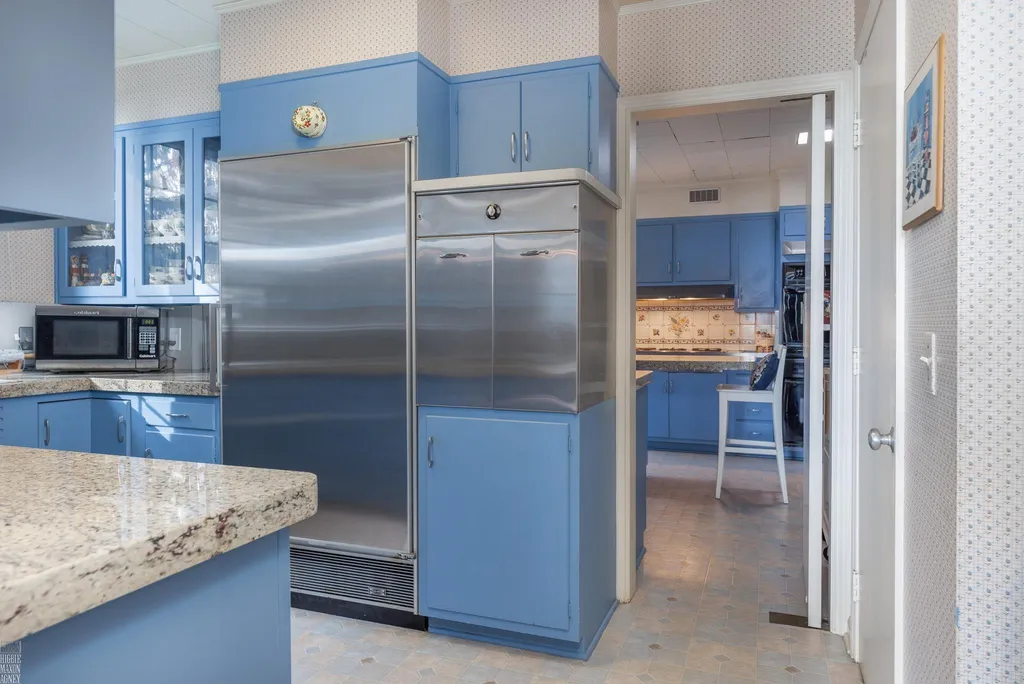 105 Lake Shore Road Grosse Pointe Farms City MI 48236