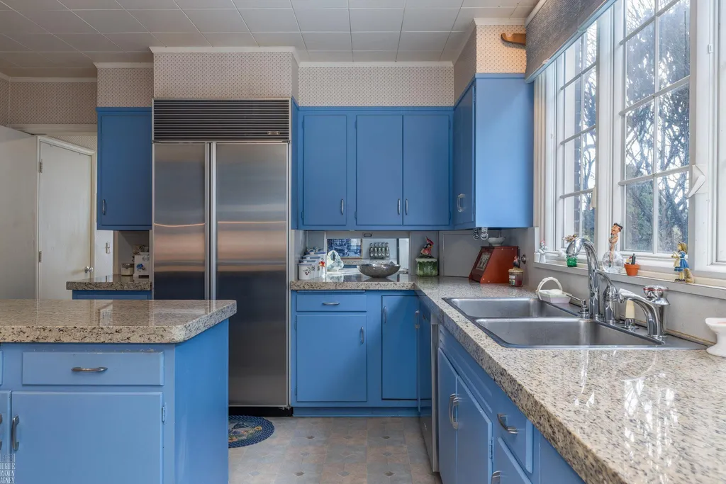 105 Lake Shore Road Grosse Pointe Farms City MI 48236