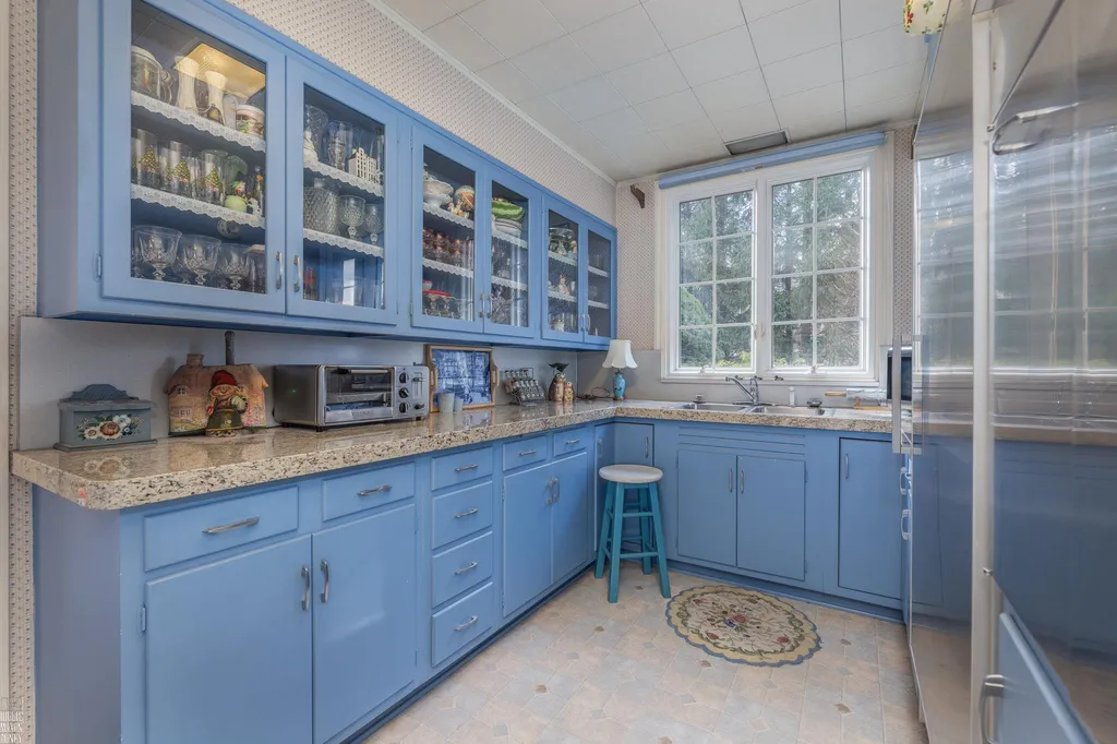 105 Lake Shore Road Grosse Pointe Farms City MI 48236