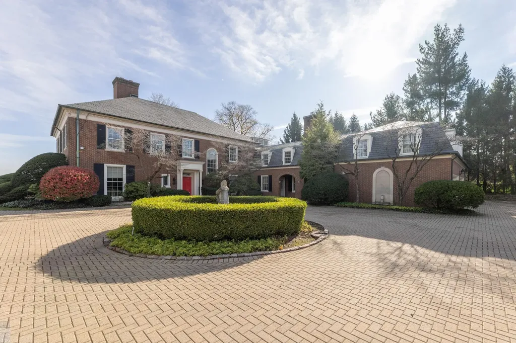 105 Lake Shore Road Grosse Pointe Farms City MI 48236
