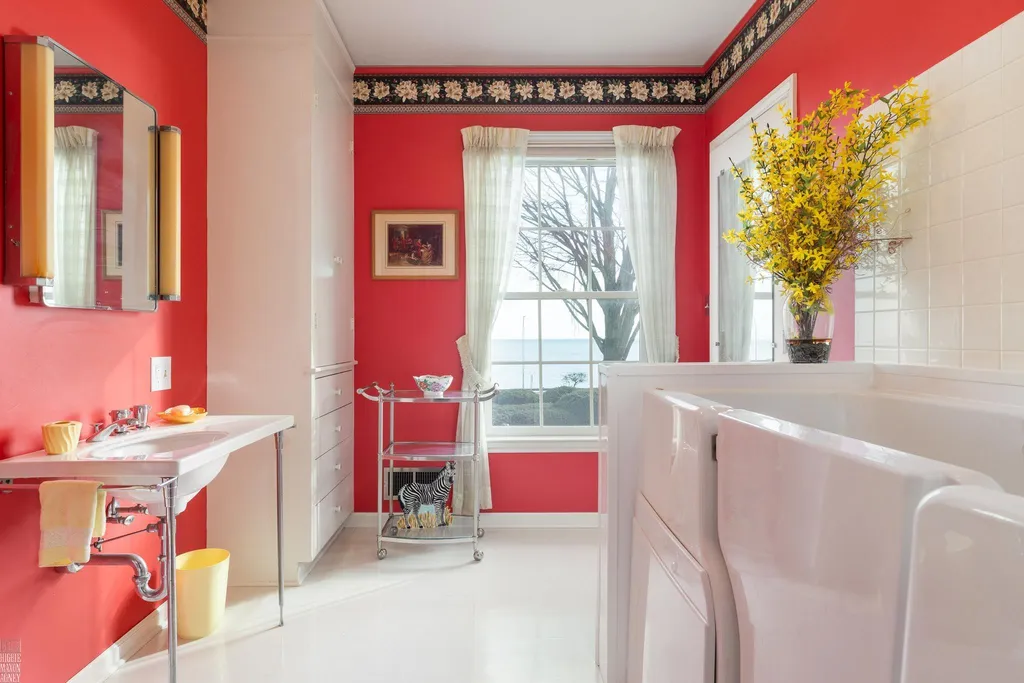 105 Lake Shore Road Grosse Pointe Farms City MI 48236