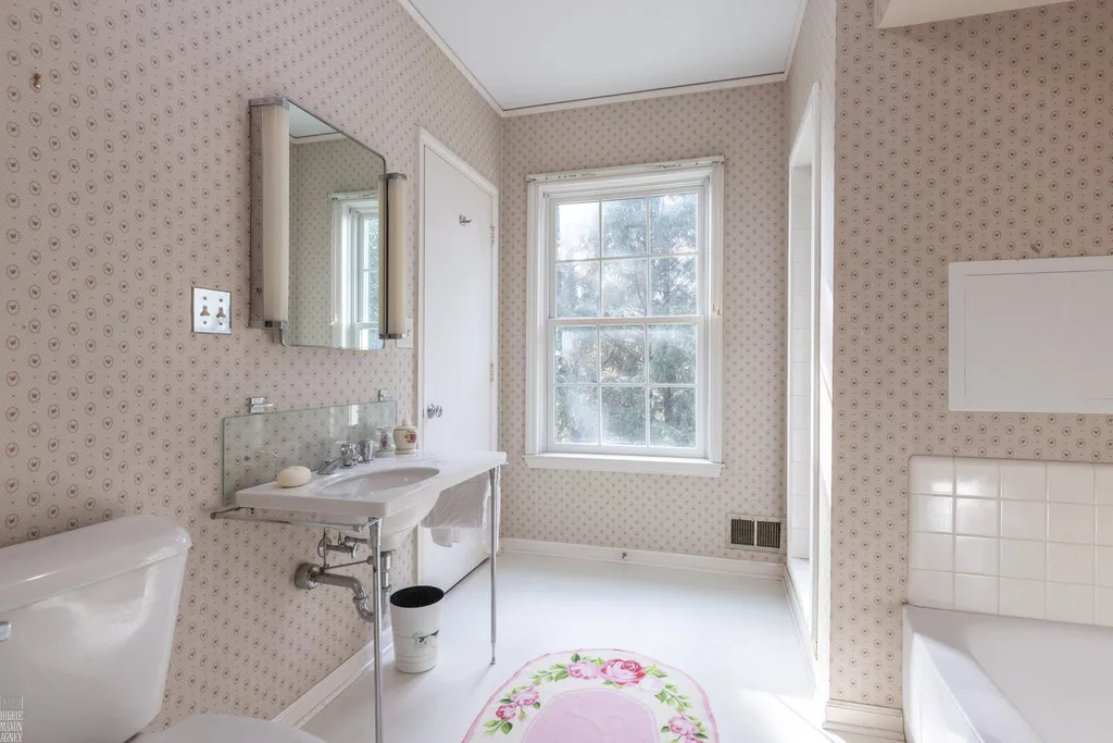 105 Lake Shore Road Grosse Pointe Farms City MI 48236