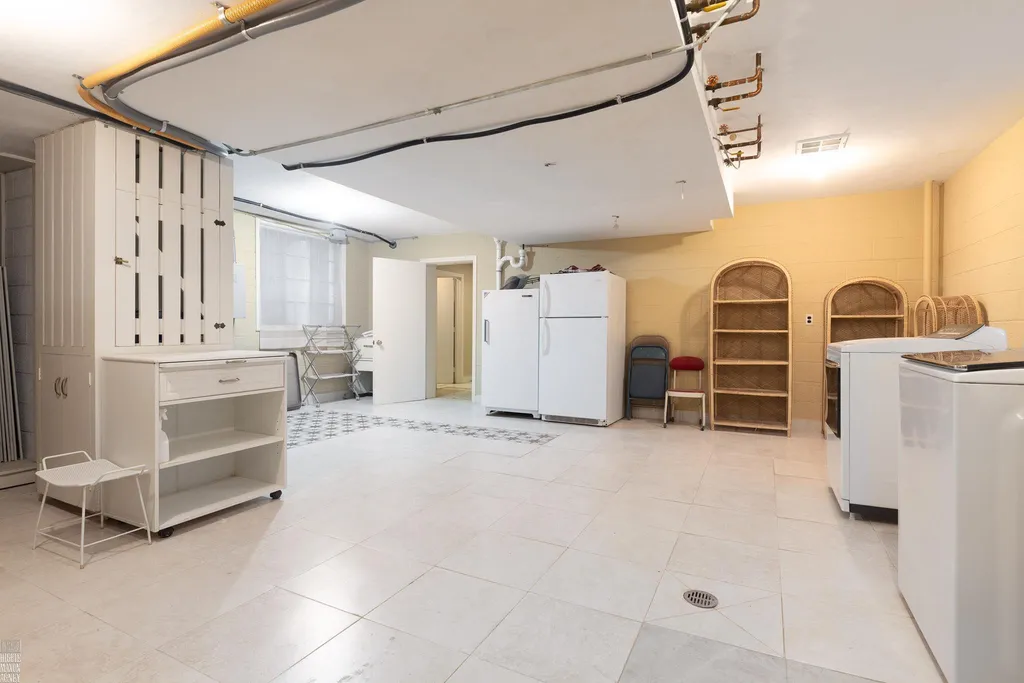 105 Lake Shore Road Grosse Pointe Farms City MI 48236