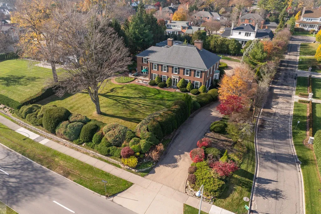 105 Lake Shore Road Grosse Pointe Farms City MI 48236