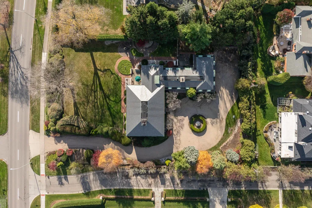 105 Lake Shore Road Grosse Pointe Farms City MI 48236