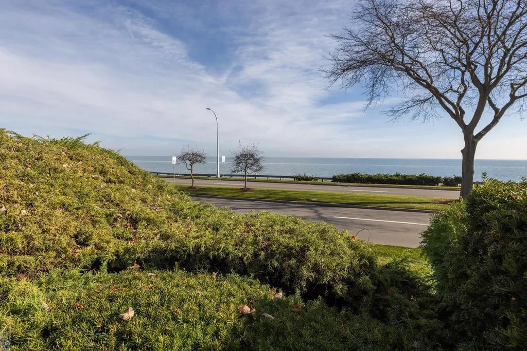 105 Lake Shore Road Grosse Pointe Farms City MI 48236