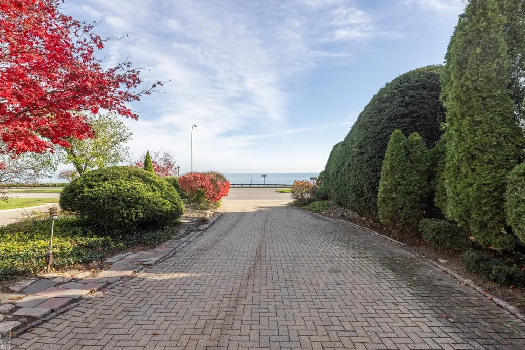 105 Lake Shore Road Grosse Pointe Farms City MI 48236