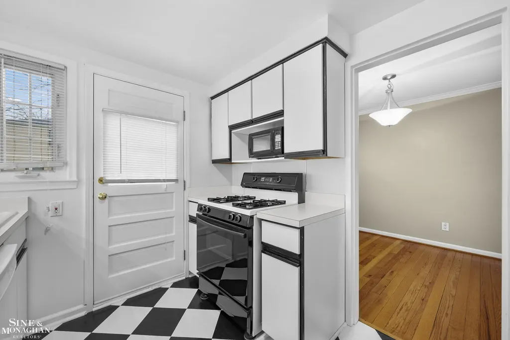 716 Graefield Court Birmingham City MI 48009