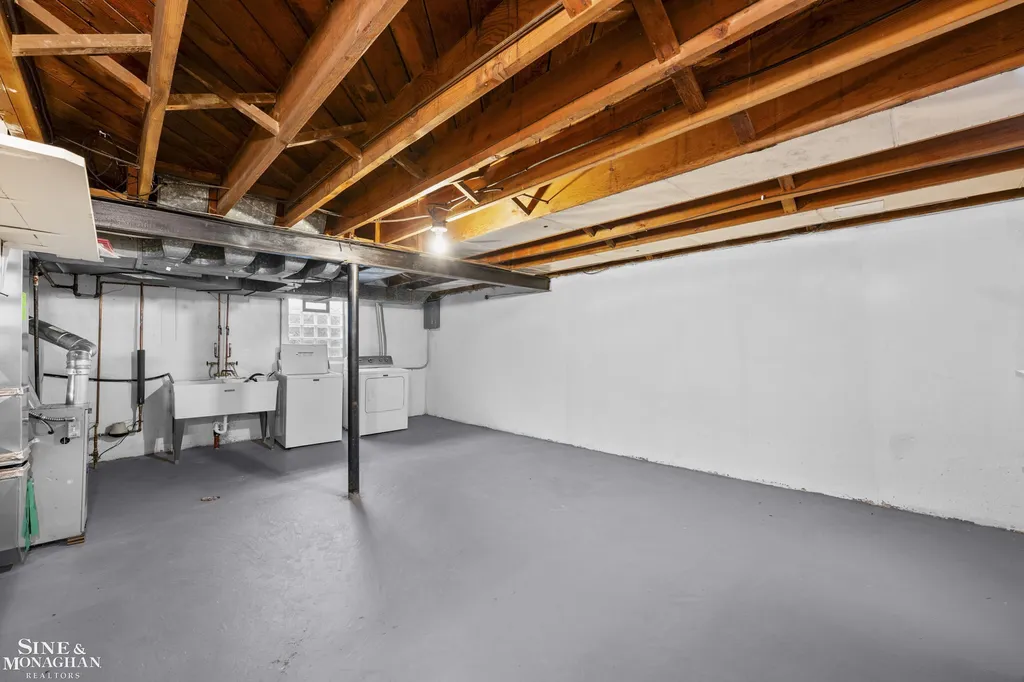 716 Graefield Court Birmingham City MI 48009