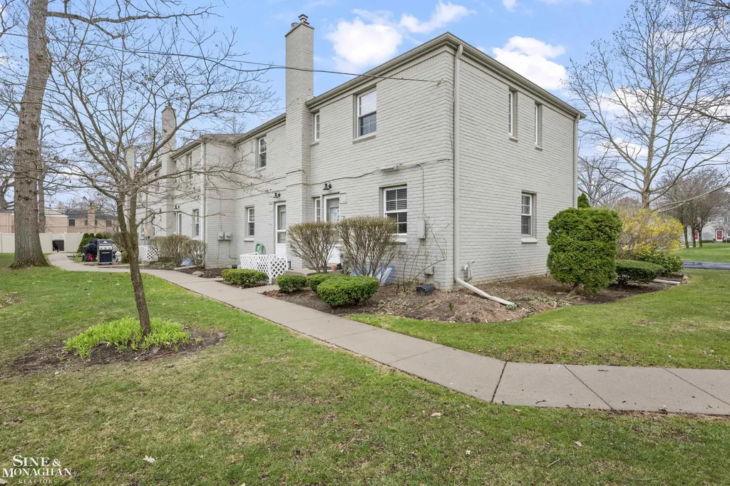 716 Graefield Court Birmingham City MI 48009