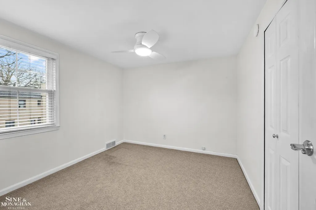716 Graefield Court Birmingham City MI 48009