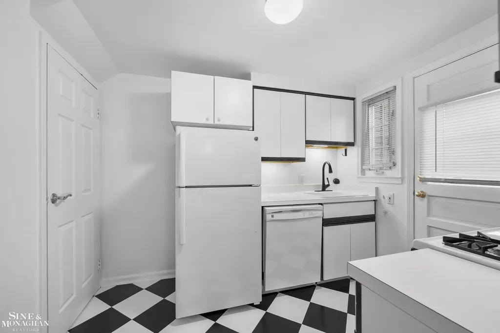 716 Graefield Court Birmingham City MI 48009