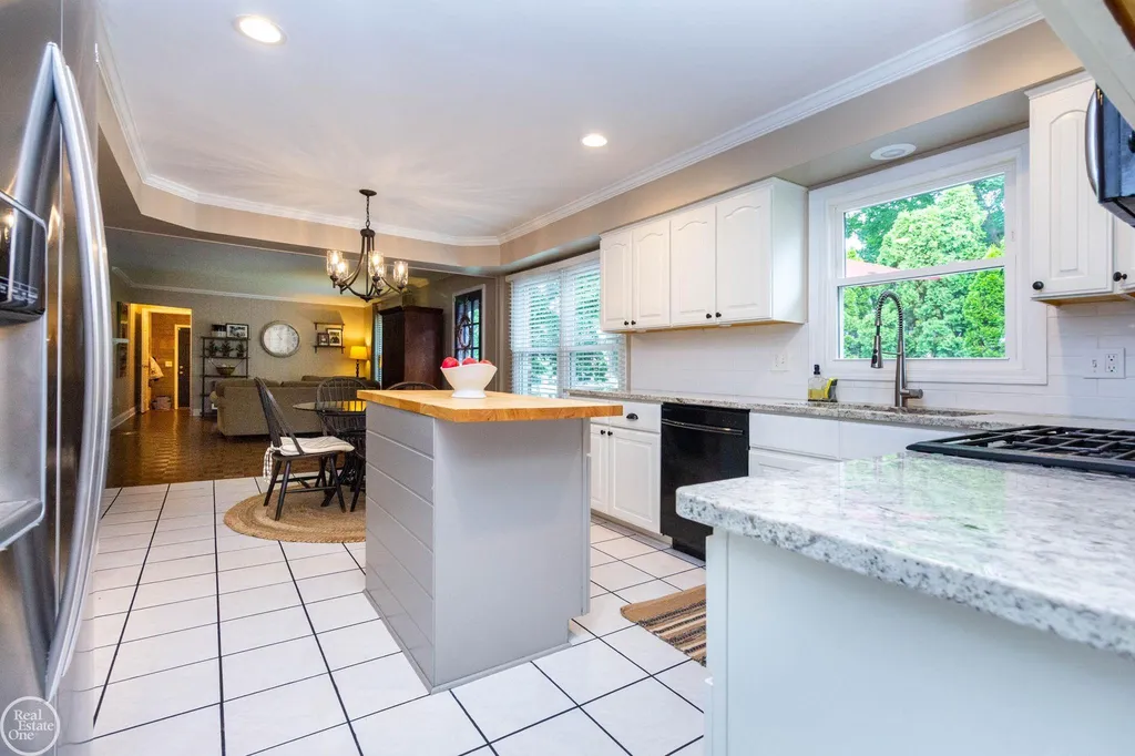 52203 Belle Arbor Drive Shelby Charter Township MI 48316