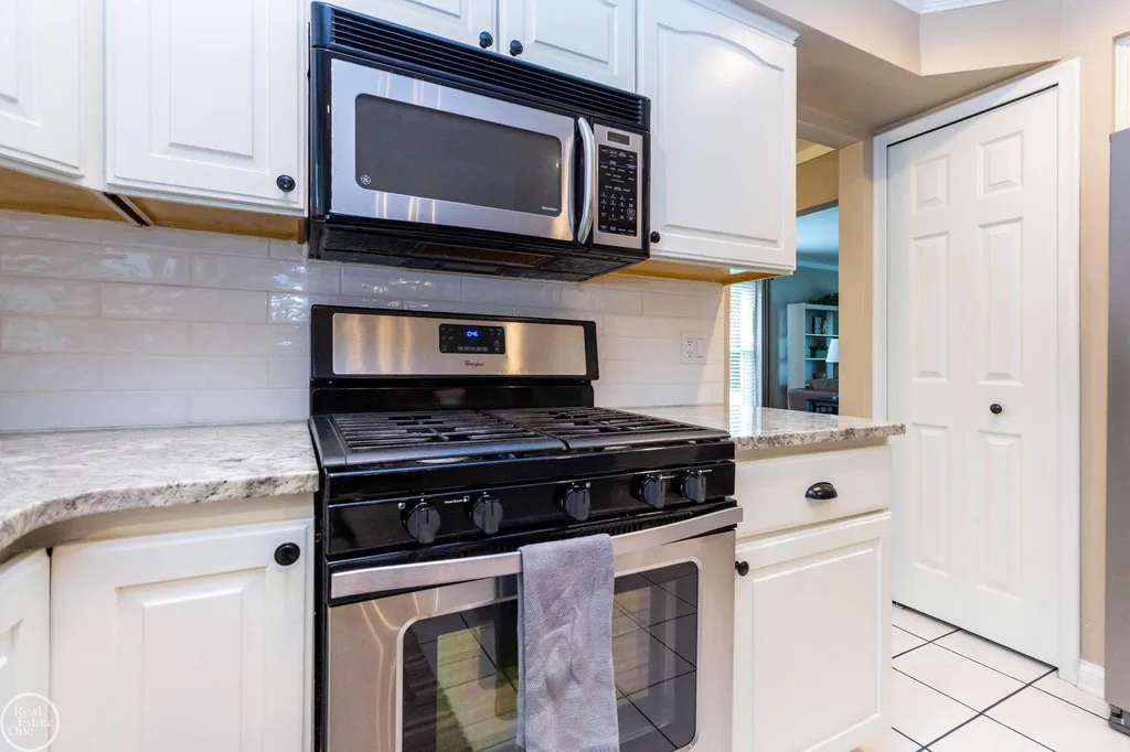 52203 Belle Arbor Drive Shelby Charter Township MI 48316