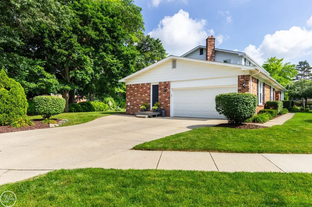 52203 Belle Arbor Drive Shelby Charter Township MI 48316