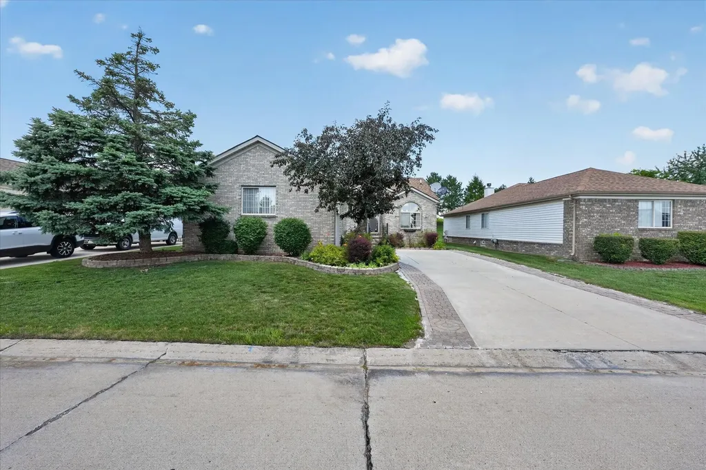 3527 New Boston Drive Sterling Heights City MI 48314