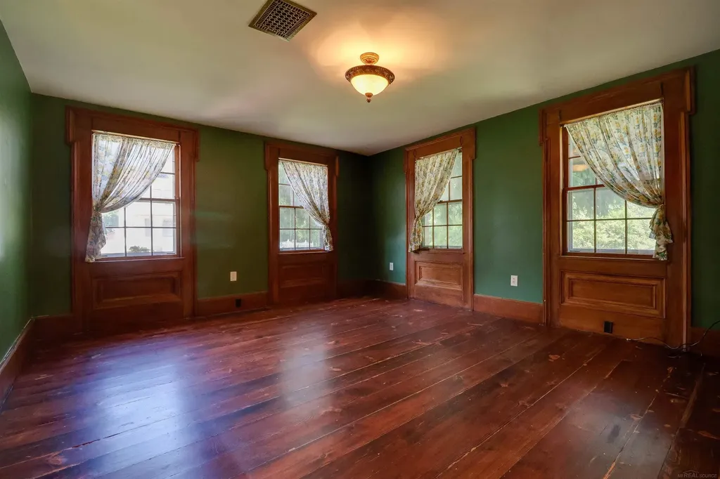 127 Benjamin Street Romeo Village MI 48065