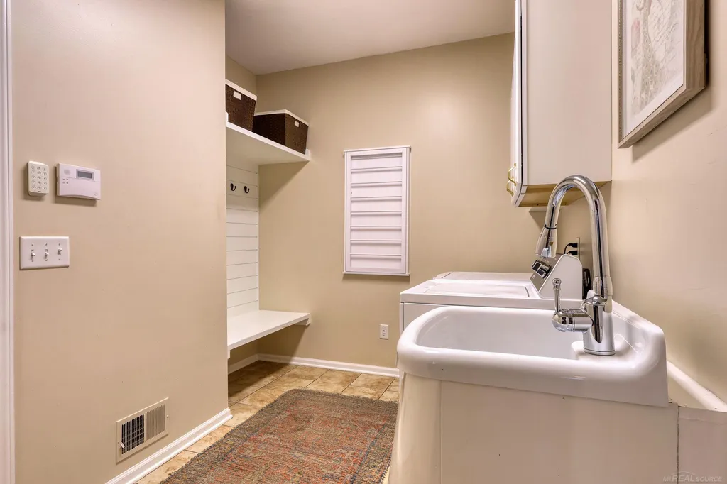 1172 Key West Drive Lake Orion Village MI 48360