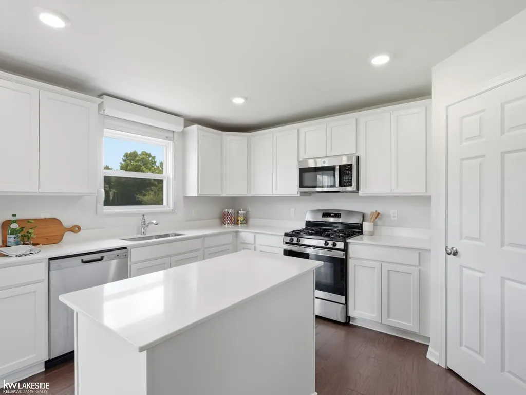 54470 Heron Circle Chesterfield Township MI 48047