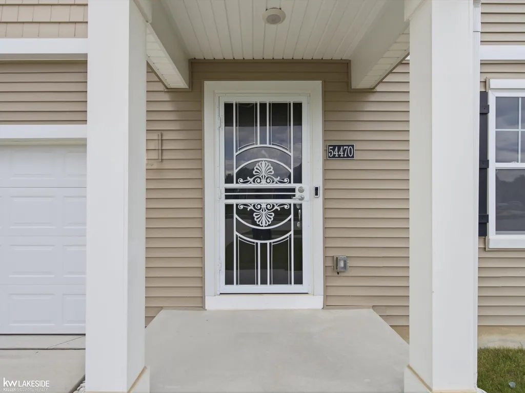 54470 Heron Circle Chesterfield Township MI 48047