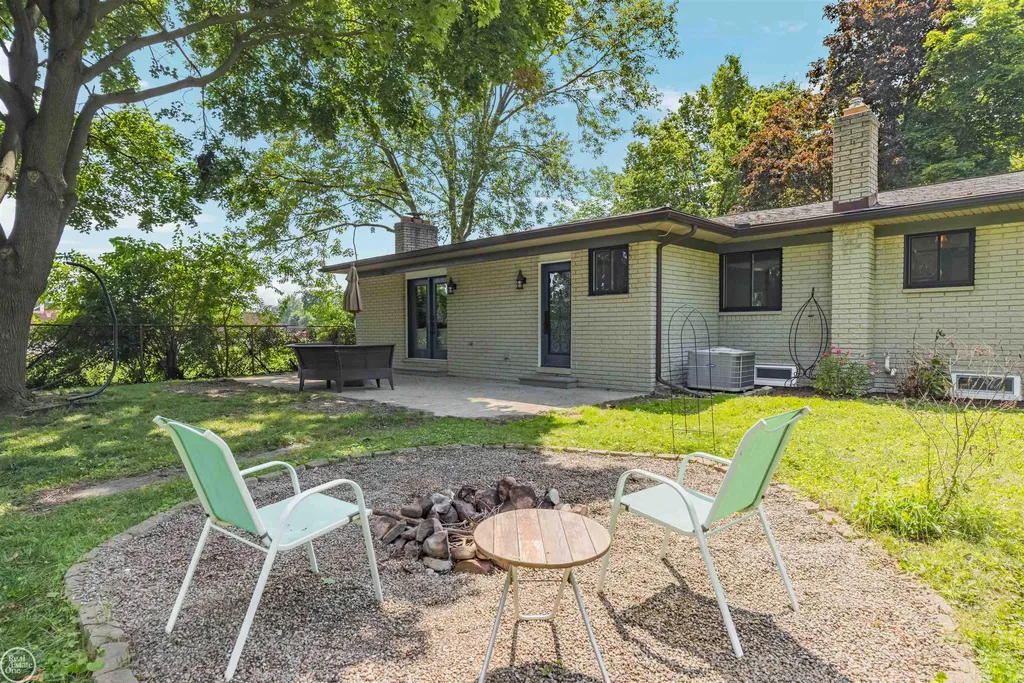 45510 Louise Court Shelby Charter Township MI 48317