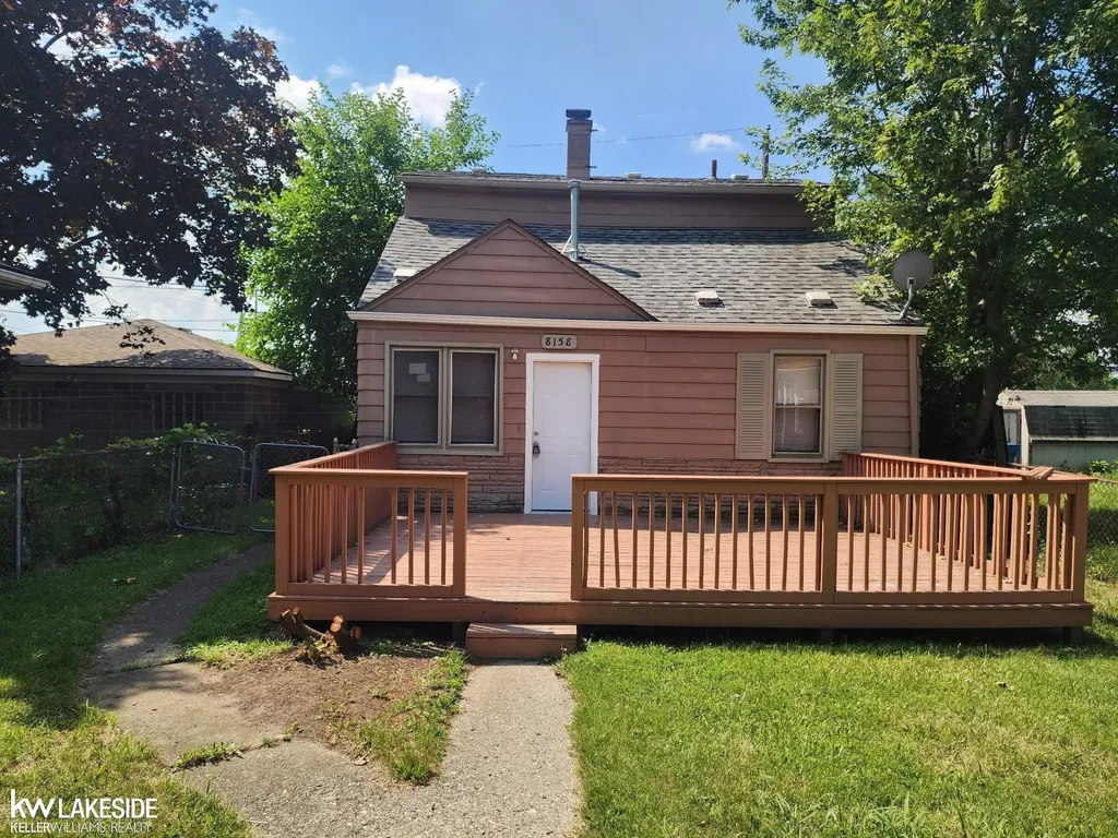 8158 Westminster Avenue Warren City MI 48089