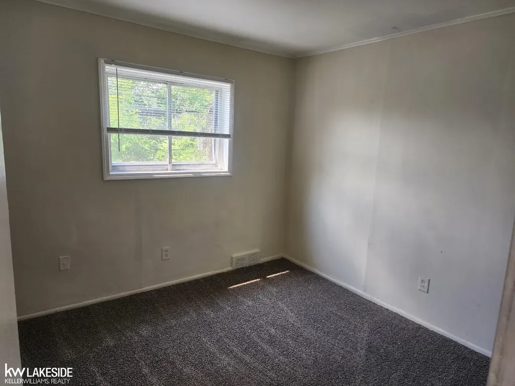 8158 Westminster Avenue Warren City MI 48089