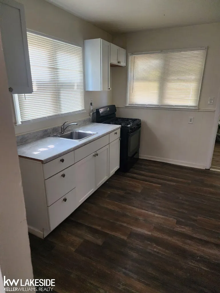 8158 Westminster Avenue Warren City MI 48089